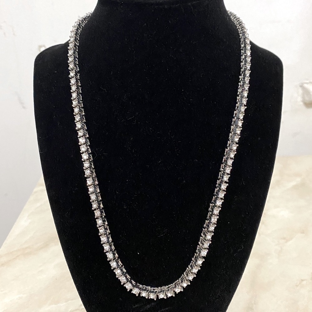 Woman’s studded rhinestone necklace - Picture 1 of 2